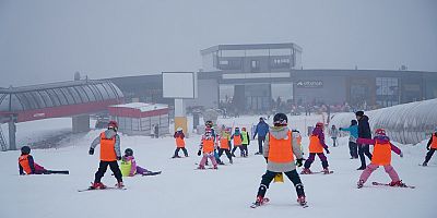Erciyes Kayak Okulu'nda 200 Kişi İlk Defa Kayak Öğreniyor