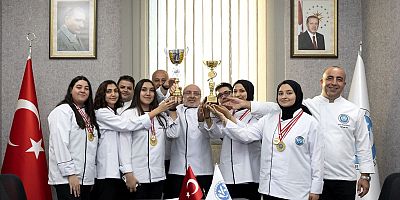 KAYÜ Rektörü, Mersin’den Ödülle Dönen Aşçılık Programı Öğrencilerini Kabul Etti 