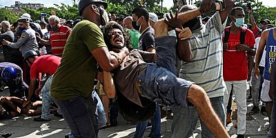 Küba’da 297 protestocuya hapis cezası