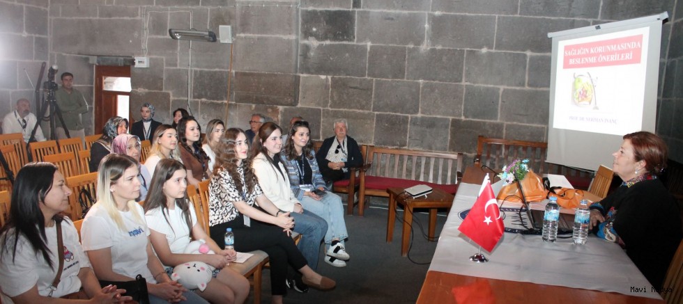 BİLİM KAFE’DE SAĞLIKLI BESLENMEDE LEZZETLİ ÖNERİLER