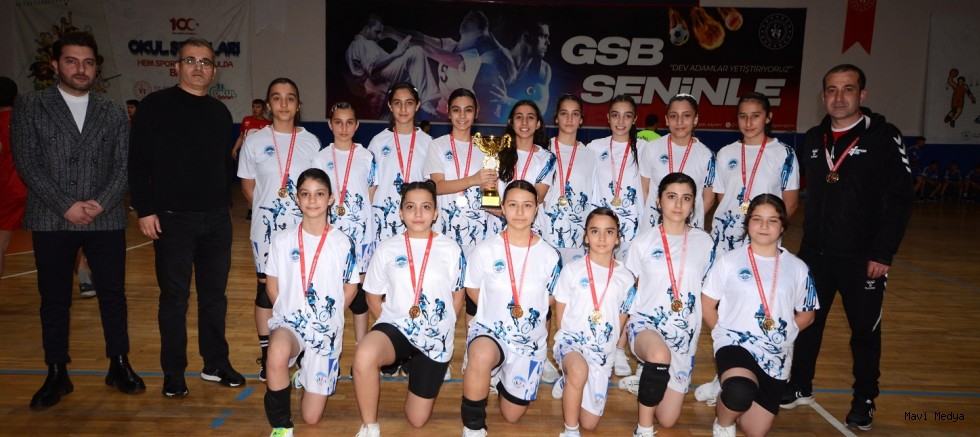 Büyükşehir Spor A.Ş. kız hentbol takımı Kayseri şampiyonu oldu