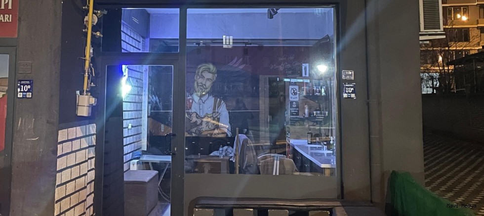 Erkek kuaföründe bıçaklı kavga: 1 yaralı