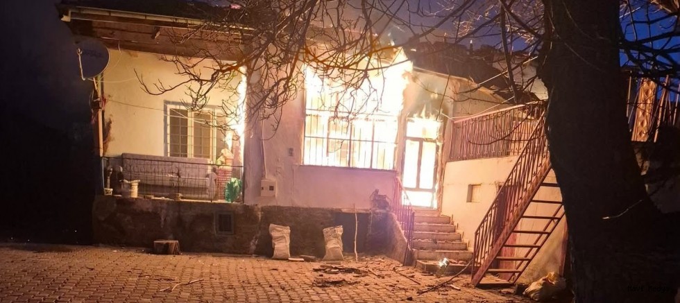 Felahiye’de evi yanan aile için yardım kampanyası başlatıldı