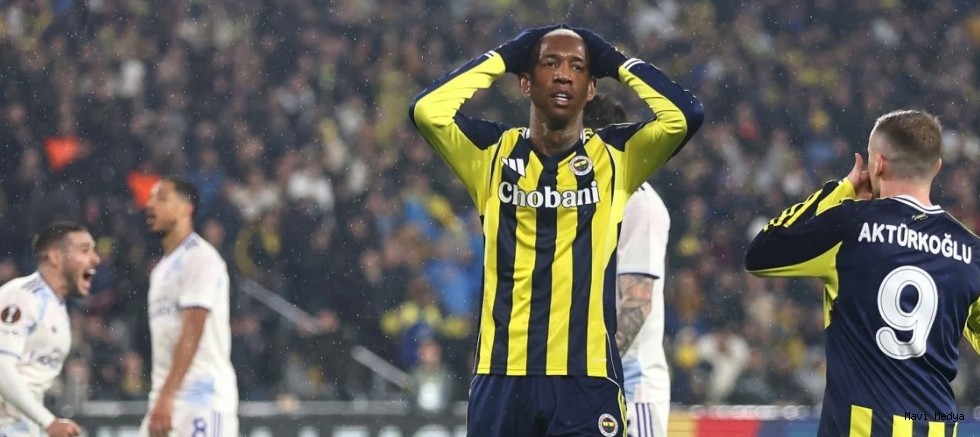 Fenerbahçe evinde Aston Villa'ya tek golle mağlup oldu