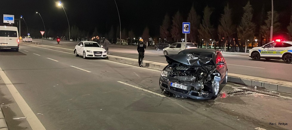 İki otomobil çarpıştı: 1 yaralı