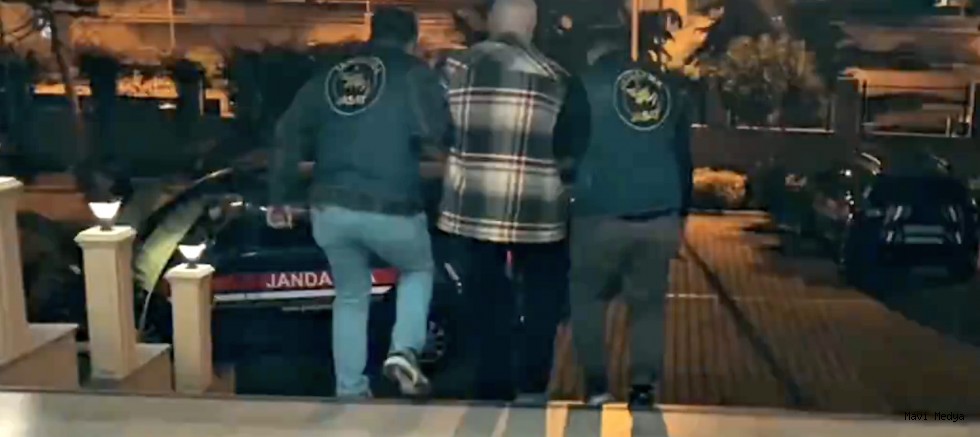 Interpol'ün aradığı iki yabancı Türkiye'de yakalandı
