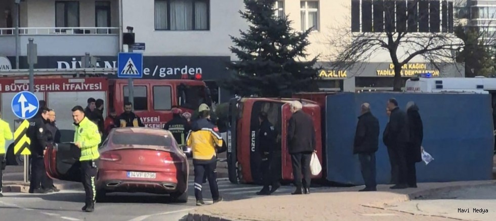 Kamyonet ile otomobil çarpıştı: 1 yaralı