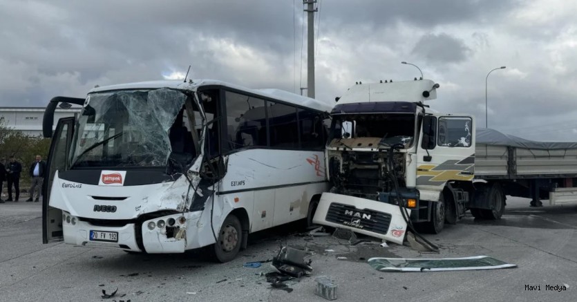 Karaman’da işçi servisi ile tır çarpıştı: 12 yaralı