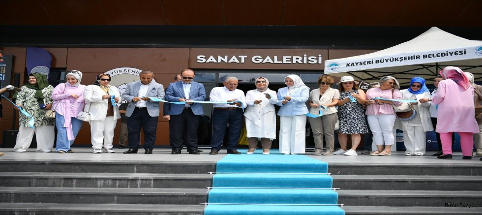 Büyükkılıç, KAYMEK Yıl Sonu Sergisi'ni Açtı