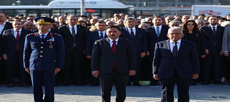 Türkiye Cumhuriyeti'nin Kurucusu Mustafa Kemal Atatürk Törenle Anıldı