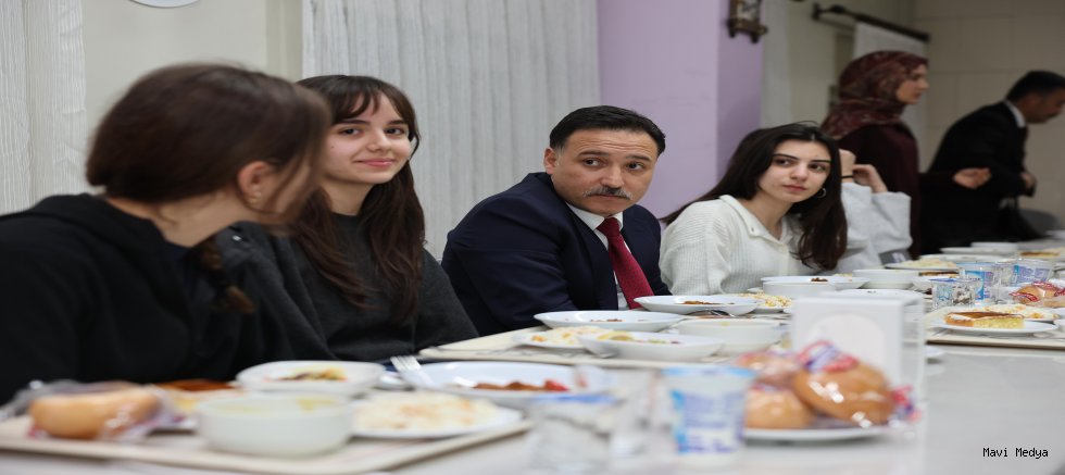 Vali Çiçek, Sümer Fen Lisesi öğrencileriyle iftarda buluştu