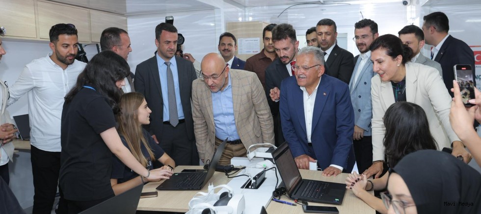 'Mobil Dijital Gençlik Merkezi' Açıldı