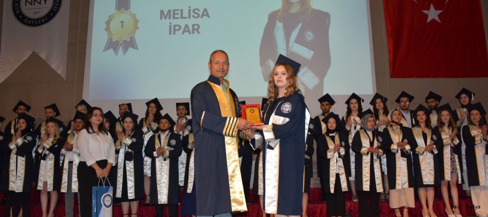 NNYÜ SAĞLIK BİLİMLERİ FAKÜLTESİ’NDE MEZUNİYET COŞKUSU