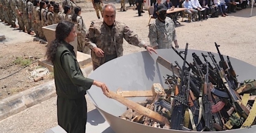 PKK silahları yaktı