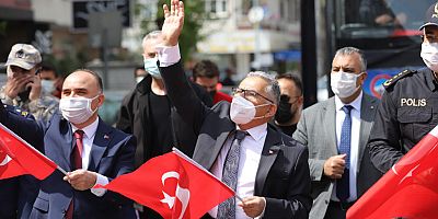 23 NİSAN KUTLAMALARI ÇOCUKLARIN AYAKLARINA GÖTÜRÜLDÜ