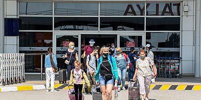 Antalya'ya Gökten Rus Turist Yağdı!