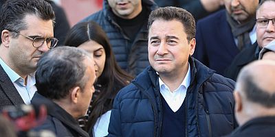 Babacan: ‘Binlerce gönüllü elleriyle kazıyor’