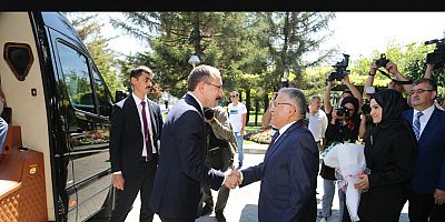 Bakan Muş'tan Başkan Büyükkılıç'a Tebrik ve Teşekkür