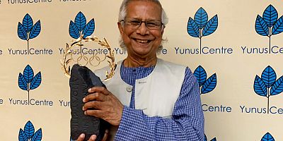  Muhammed Yunus geçici hükümetinin başına getiriliyor