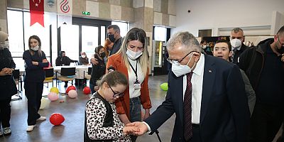 BAŞKAN BÜYÜKKILIÇ, DOWN SENDROMLU MİNİKLER İLE BULUŞTU
