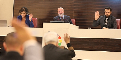 ÇOLAKBAYRAKDAR, YILIN İLK MECLİSİNDE KENTSEL DÖNÜŞÜM MÜJDESİ VERDİ