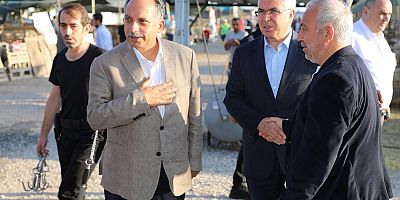 BAŞKAN YALÇIN VE KAYMAKAM DÖNMEZ KURBAN PAZARINI ZİYARET ETTİ