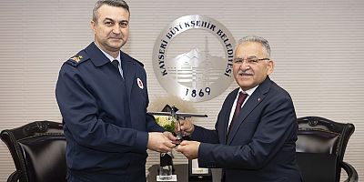 BÜYÜKKILIÇ’A GARNİZON KOMUTANI TAŞAN’DAN HEDİYE!