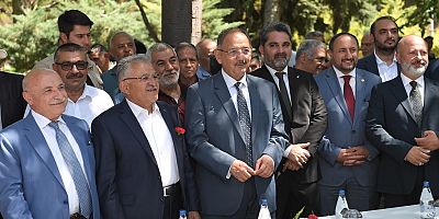 BÜYÜKKILIÇ, AK PARTİ’DE BAYRAMLAŞMAYA KATILDI