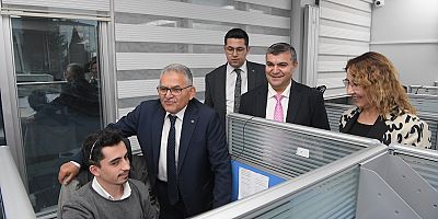 Büyükkılıç, Alo 153 ve Beyaz Masa'yı Ziyaret Etti