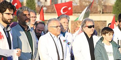 Büyükkılıç, Doktorlar Ve Sağlık Çalışanları İle İsrail'i Protesto Yürüyüşüne Katıldı