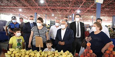 BÜYÜKKILIÇ, ESNAF VE VATANDAŞLA BULUŞTU, AŞIYI HATIRLATTI