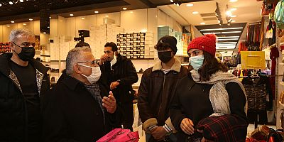 BÜYÜKKILIÇ, ESNAF ZİYARETİNDE 35 YIL ÖNCE İYİLEŞTİRDİĞİ HASTASIYLA KARŞILAŞTI