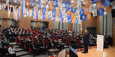 BÜYÜKKILIÇ ‘GENÇLİK SENİNLE GURUR DUYUYOR’ SLOGANLARI İLE KÜRSÜYE ÇAĞRILDI