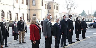 BÜYÜKKILIÇ, KAYSERİ LİSESİ'NDE BAYRAK TÖRENİNE KATILIP, İSTİKLAL MARŞI OKUDU