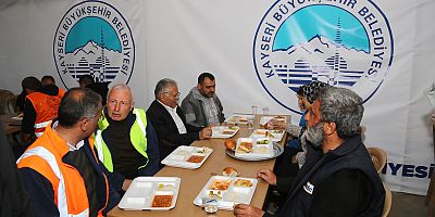 Büyükkılıç, Konteyner Kent'te Depremzedeler ile Bir Araya Geldi