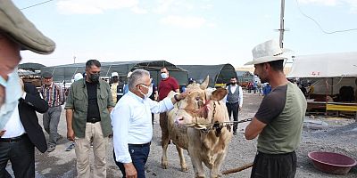 BÜYÜKKILIÇ, KURBAN SATIŞ YERLERİNİ VE KESİM ALANLARINI İNCELEDİ