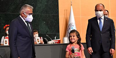 BÜYÜKKILIÇ'TAN EBRAR'A İSTİKLAL MARŞI ÖDÜLÜ