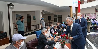  Büyükkılıç'tan Huzurevi'ne Bayram Ziyareti