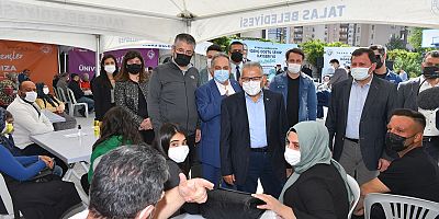 BÜYÜKKILIÇ'TAN ÜNİVERSİTELİ ÖĞRENCİLERE 