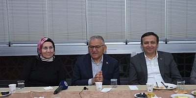  BÜYÜKKILIÇ, ÜNİVERSİTE ÖĞRENCİLERİYLE SAHURDA BULUŞTU