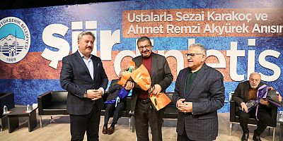 BÜYÜKKILIÇ, USTALARLA ŞİİR DOLU GECEYE KATILDI