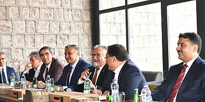 Büyükkılıç ve Vali Çiçek, Develi'de 77 Muhtarla Buluştu