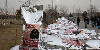 BÜYÜKŞEHİR BELEDİYESİ'NDEN 13 İLÇEYE 13 TON MAMA DESTEĞİ