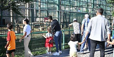 Büyükşehir Hayvanat Bahçesi'nin Misafirlerine Bayramda Ziyaretçi Akını