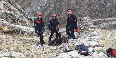 Büyükşehir İtfaiyesi'nden 3 Saatlik Keçi Kurtarma Operasyonu