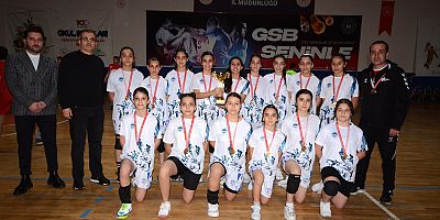 Büyükşehir Spor A.Ş. kız hentbol takımı Kayseri şampiyonu oldu