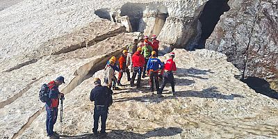 Cilo Dağı'nda kaybolan dağcılara ulaşıldı, 4 kişiden ikisi öldü
