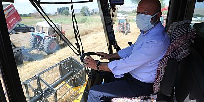 ÇOLAKBAYRAKDAR, “ÇİFTÇİ KARDEŞLERİMİZİN HER ZAMAN YANINDAYIZ”