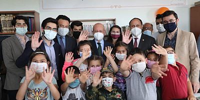 ÇOLAKBAYRAKDAR KÜTÜPHANE AÇILIŞINDA KONUŞTU