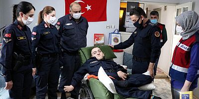 Emircan’a askeri üniforma sürprizi